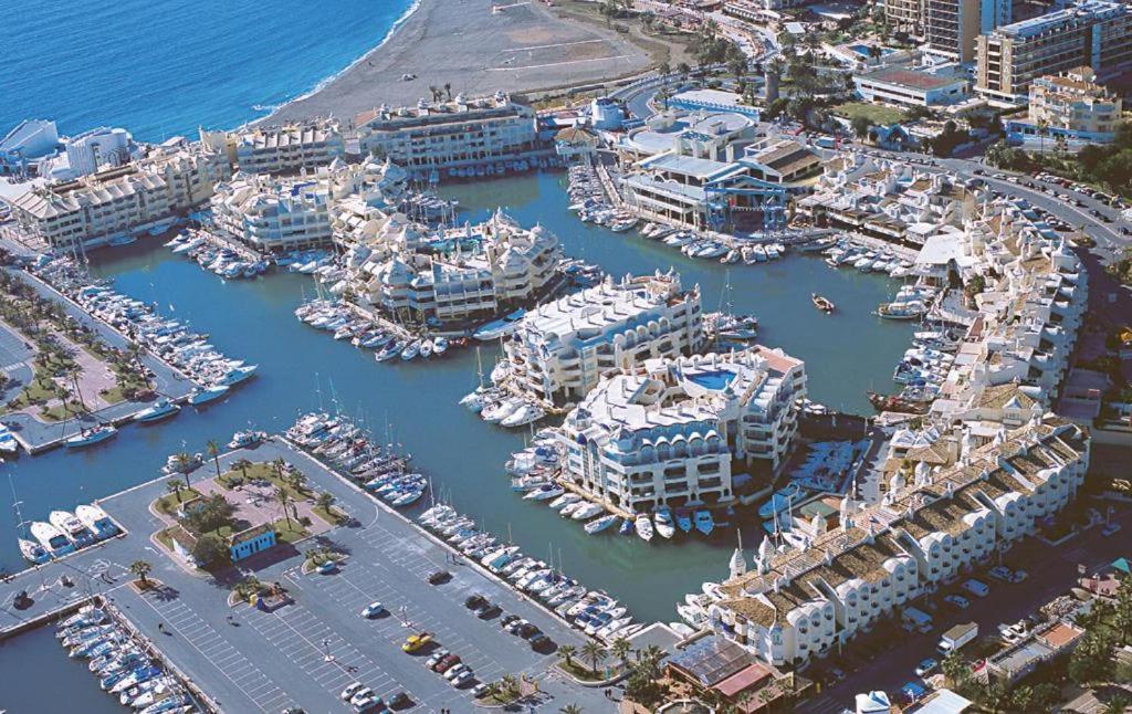 Cozy Corner 2 Bedroom Apartment On New Island Complex In Marina Harbour ベナルマデナ エクステリア 写真