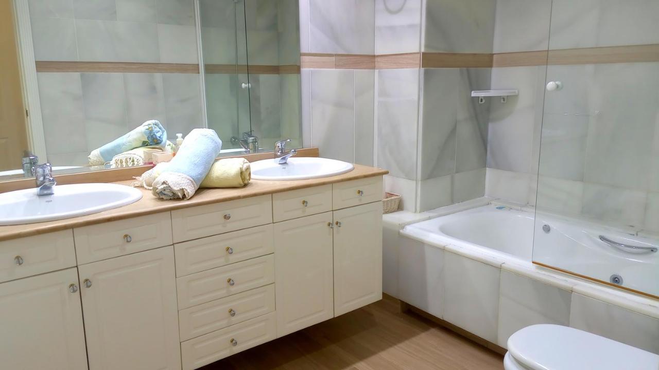 Cozy Corner 2 Bedroom Apartment On New Island Complex In Marina Harbour ベナルマデナ エクステリア 写真