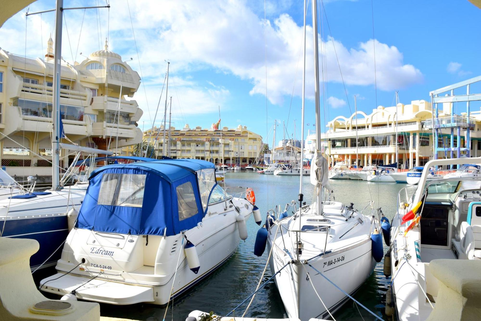 Cozy Corner 2 Bedroom Apartment On New Island Complex In Marina Harbour ベナルマデナ エクステリア 写真
