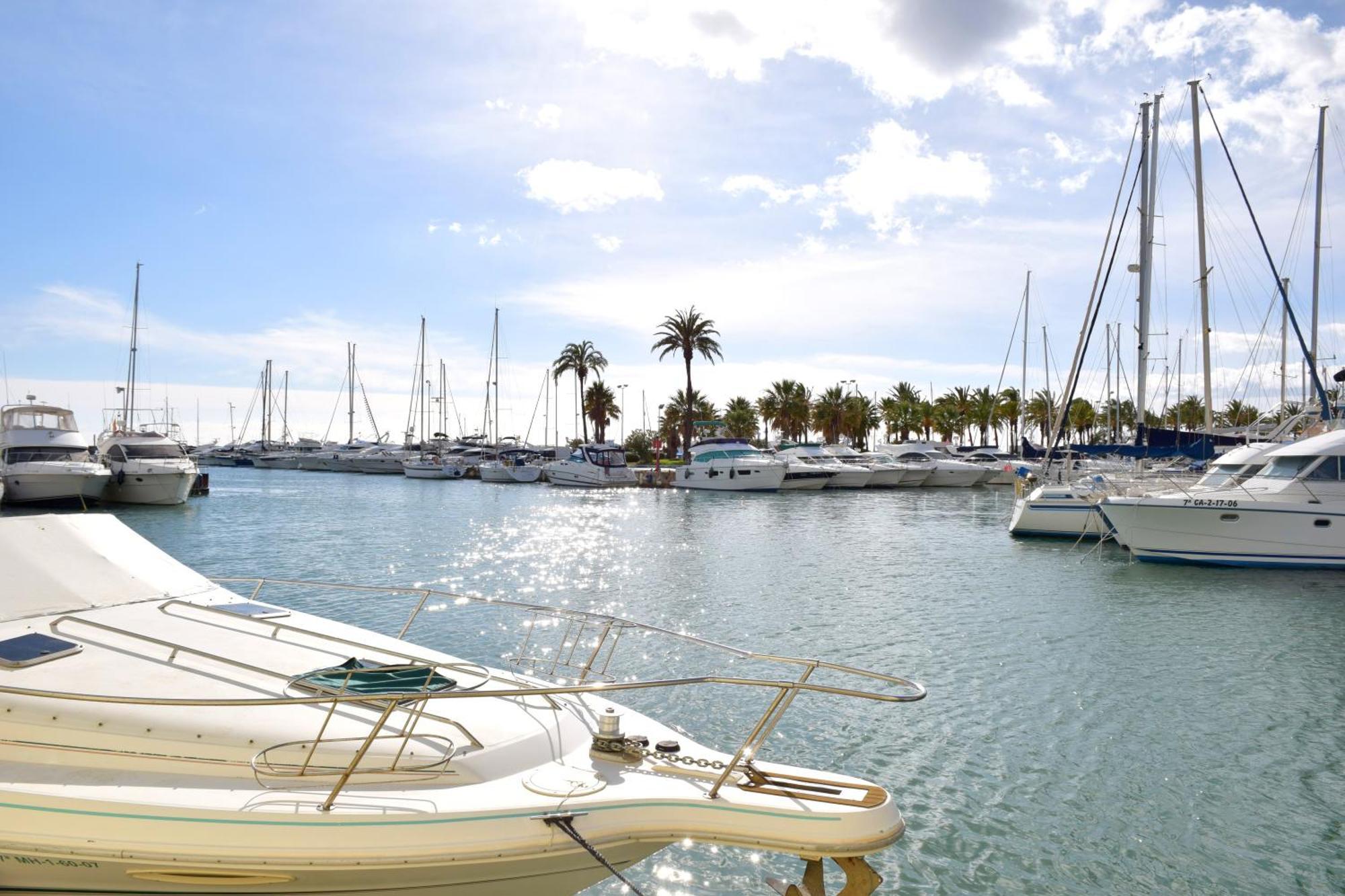 Cozy Corner 2 Bedroom Apartment On New Island Complex In Marina Harbour ベナルマデナ エクステリア 写真