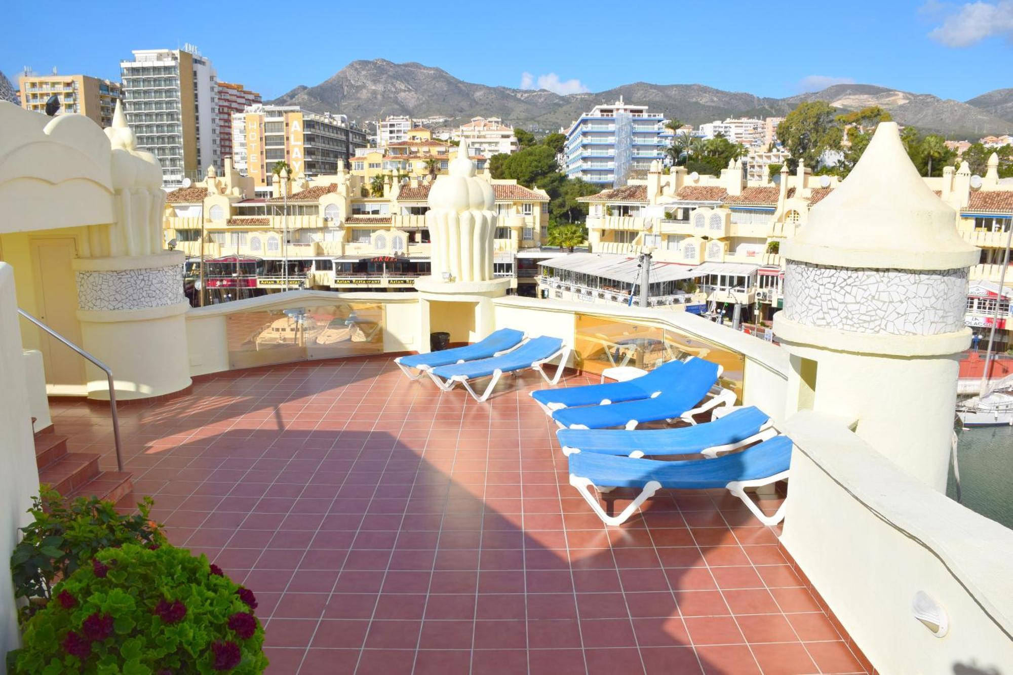 Cozy Corner 2 Bedroom Apartment On New Island Complex In Marina Harbour ベナルマデナ エクステリア 写真