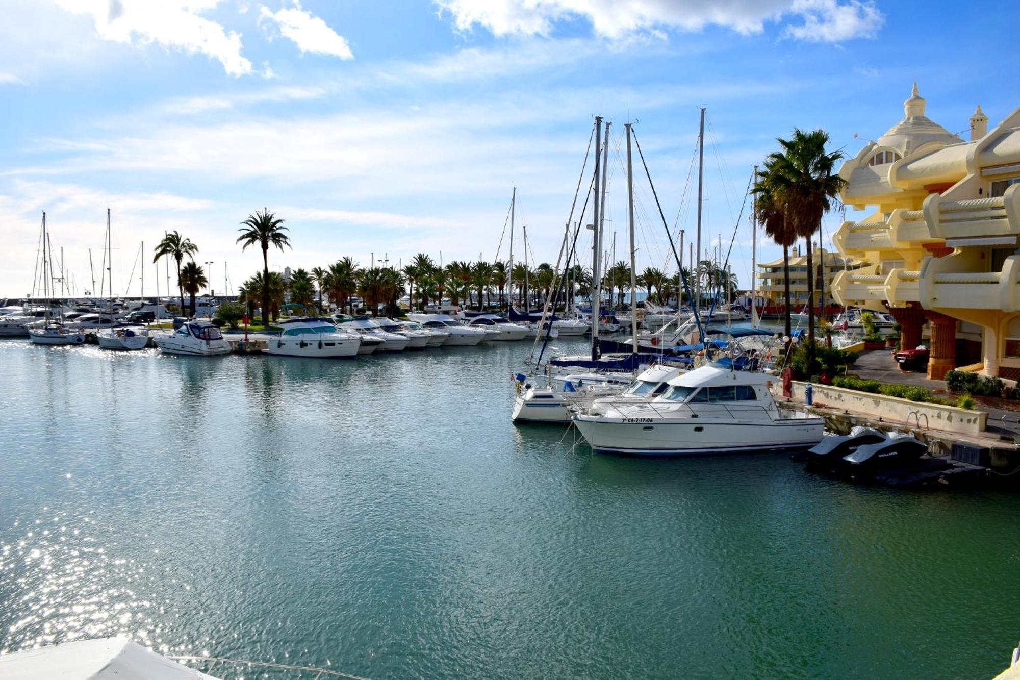 Cozy Corner 2 Bedroom Apartment On New Island Complex In Marina Harbour ベナルマデナ エクステリア 写真